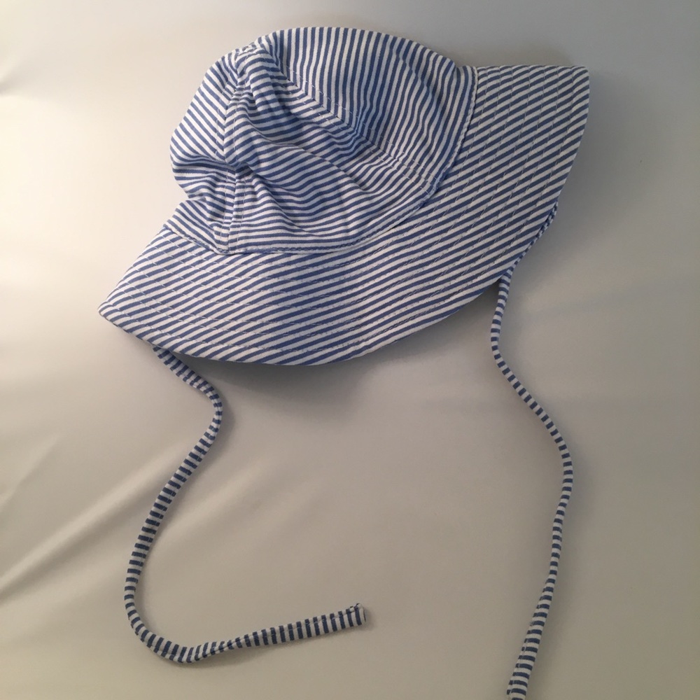 Zutano baby hat. 6 Months